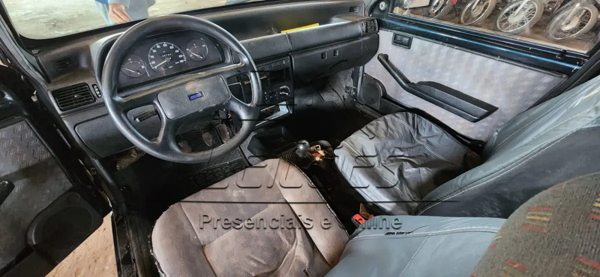 LOTE 004 - Automóvel FIAT/UNO ELECTRONIC, ano/modelo 1995/1995, cor azul, à gasolina, 4 portas, emplacado em Carazinho