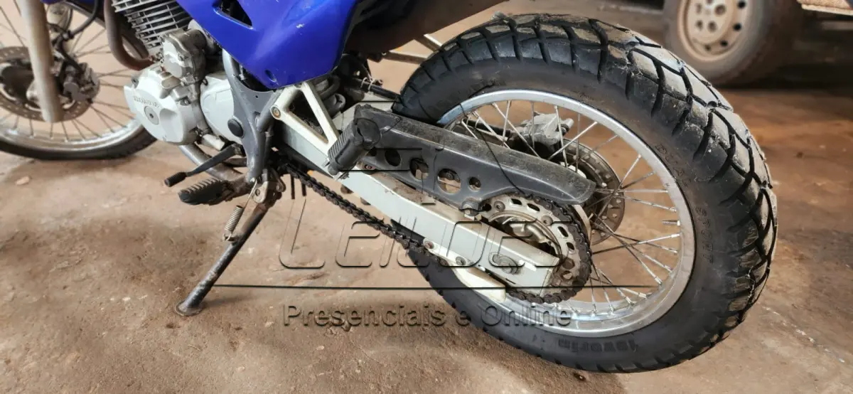 LOTE 007 - Motocicleta HONDA/NX-4 FALCON, ano/modelo 2000/2000, cor azul, à gasolina, registrada em Carazinho/RS.