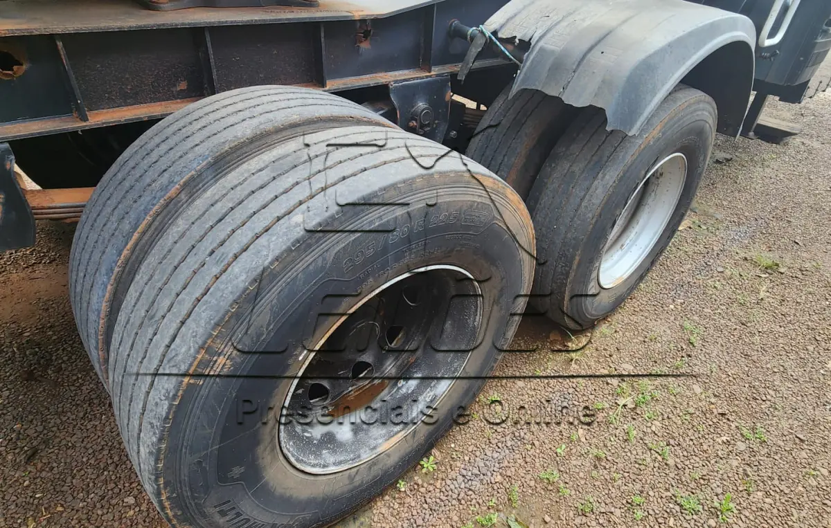 LOTE 002 - Bi-Trem constituído de dois semi-reboques, ano/modelo 2016,  com 2 eixos cada, sendo um com capacidade de carga de 10,46ton e outro com 11,62ton, ambos com carroceria basculante