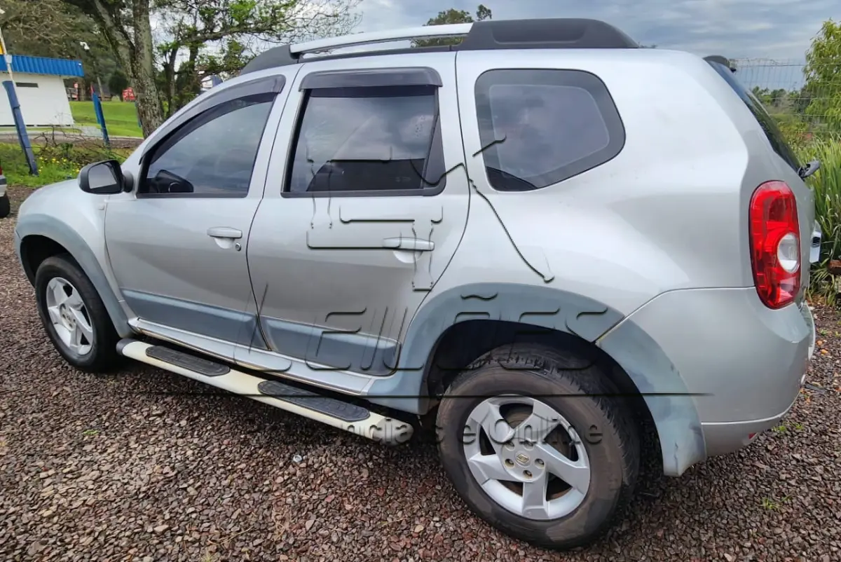 LOTE 877 - Automóvel RENAULT/DUSTER 16 D 4X2, ano/modelo 2012/2013, cor prata, 4 portas, completa