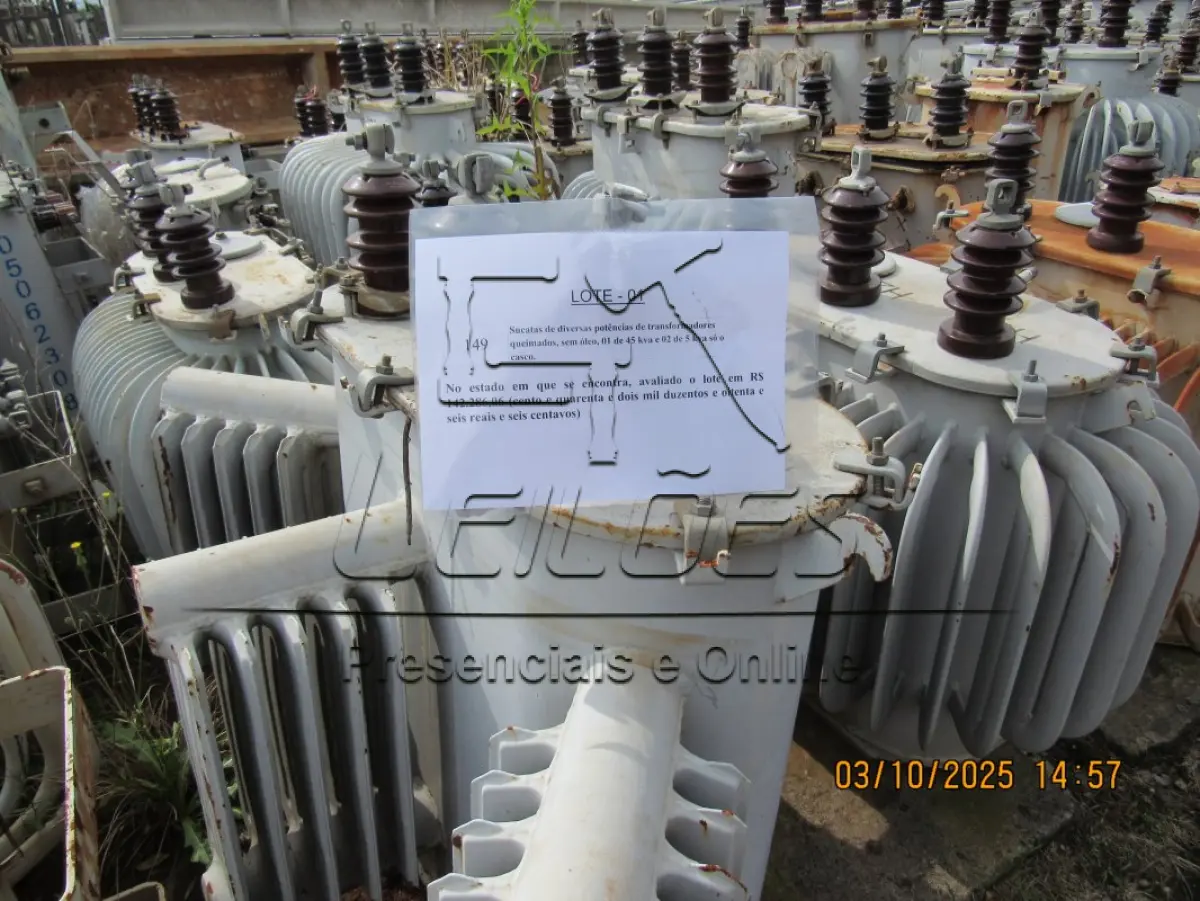 LOTE 001 - 164 sucatas de diversas potência de transformadores queimados, sem óleo, 01 de 45KVA e 02 de 5kVA só o casco