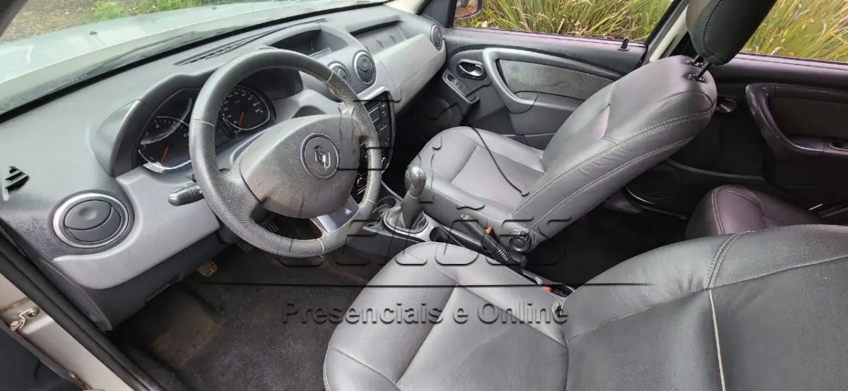 LOTE 877 - Automóvel RENAULT/DUSTER 16 D 4X2, ano/modelo 2012/2013, cor prata, 4 portas, completa