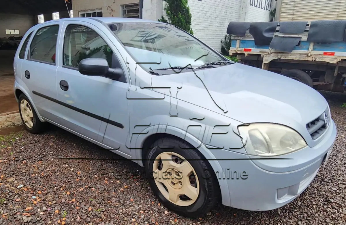 LOTE 876 - Automóvel GM/CORSA HATCH, ano/modelo 2002/2003, cor prata, 4 portas