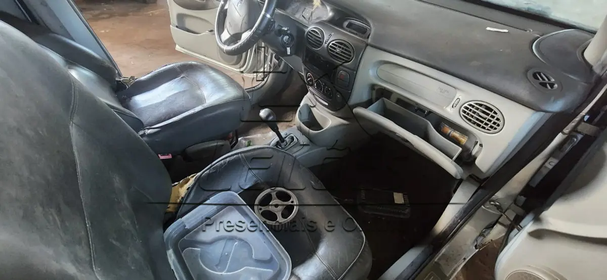 LOTE 001 - Automóvel RENAULT SCENIC, 2005