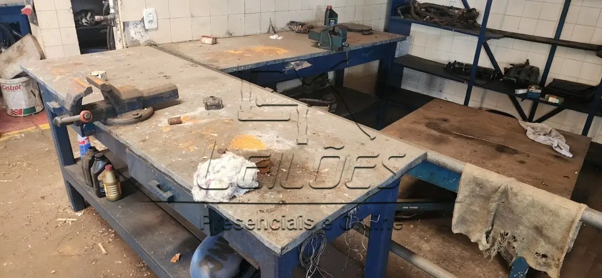 LOTE 126 - Diversos equipamentos e ferramentas para oficina mecânica