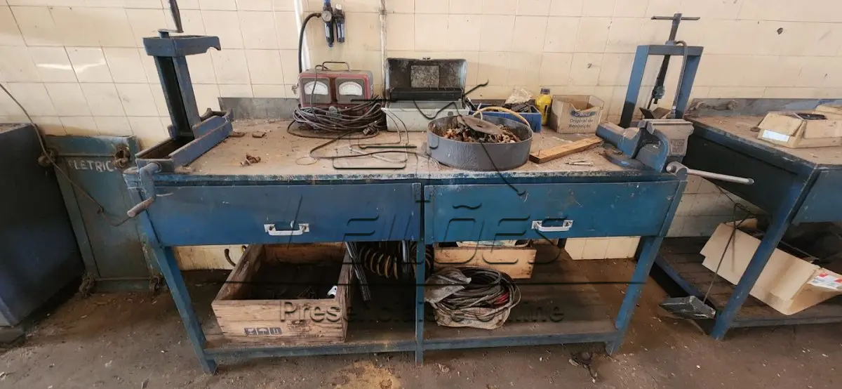LOTE 126 - Diversos equipamentos e ferramentas para oficina mecânica