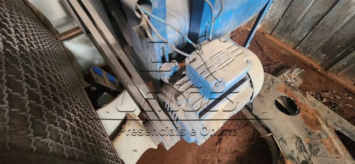 LOTE 129 - Cabine / box de pintura automotiva com exaustores