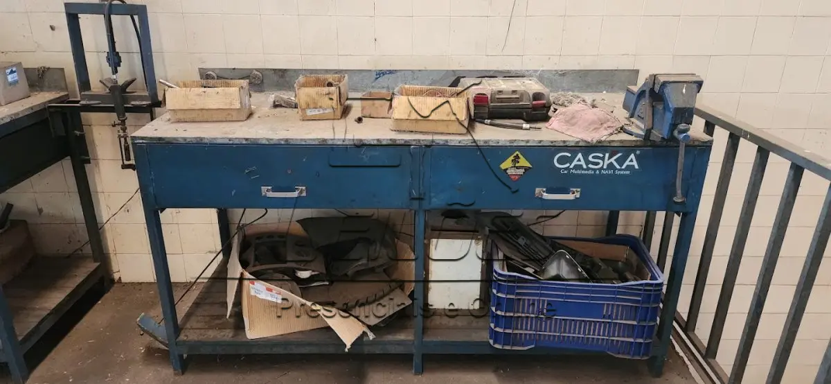 LOTE 126 - Diversos equipamentos e ferramentas para oficina mecânica