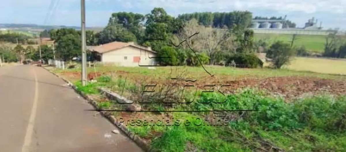 LOTE 001 - A fração ideal de 10% do imóvel objeto da matrícula nº 26036 do Registro de Imóveis de Marau/RS, constituído do lote urbano nº 05 com a área de 1.539m², bem como suas acessões e benfeitorias.