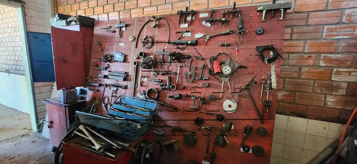 LOTE 124 - Diversas peças e ferramentas para oficina mecânica de caminhonetes e caminhões