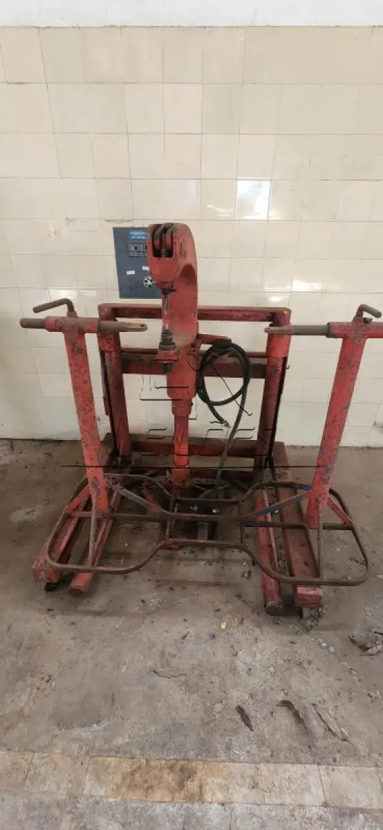 LOTE 126 - Diversos equipamentos e ferramentas para oficina mecânica