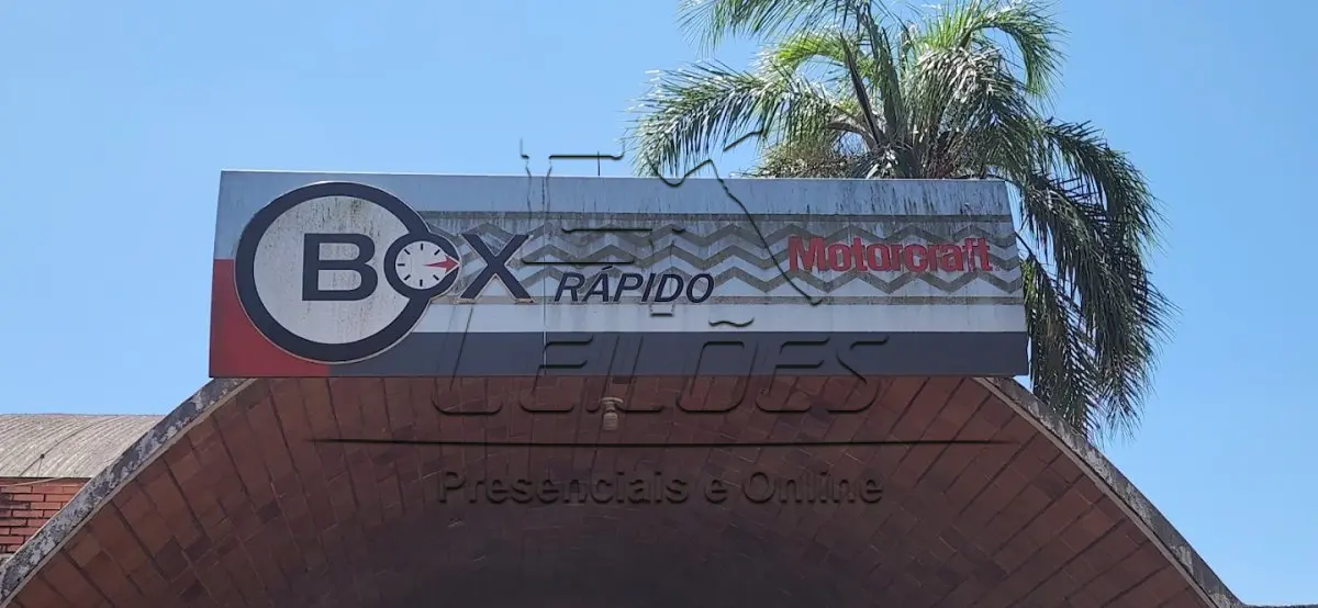 LOTE 138 - Placa de publicidade (box rápido)