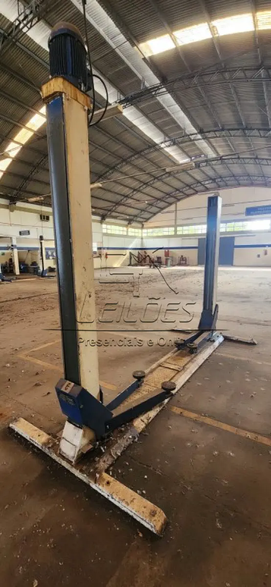 LOTE 103 - Elevacar automotivo, capacidade de 2500kg