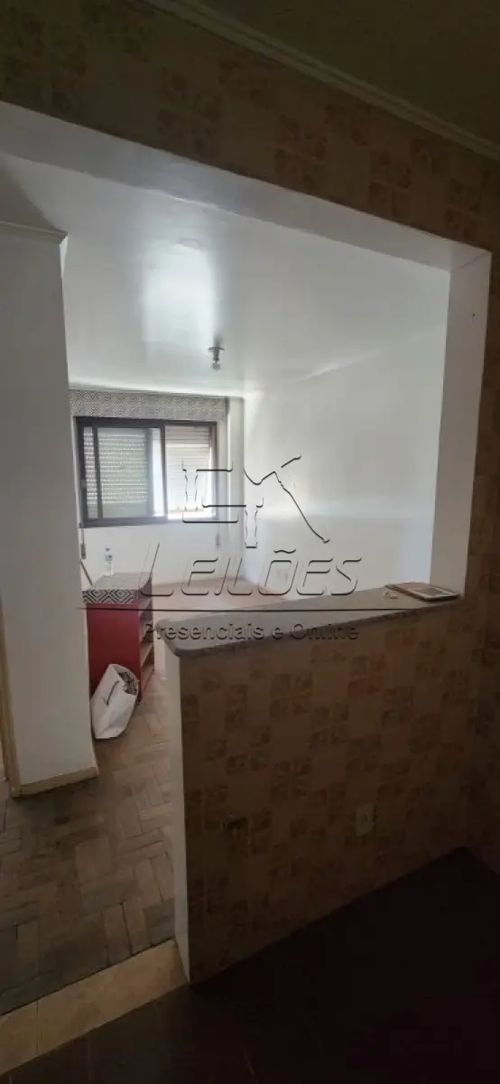 LOTE 002 - Apartamento 902 do bloco A, com a área privativa de 40,92m² e área global de 50,96m², localizado no oitavo andar ou nono pavimento do edifício, situado na Rua General Lima e Silva, 148, Centro, na cidade de Porto Alegre/RS. Matrícula 36967.