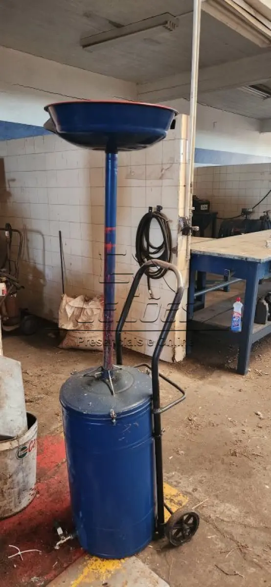 LOTE 126 - Diversos equipamentos e ferramentas para oficina mecânica