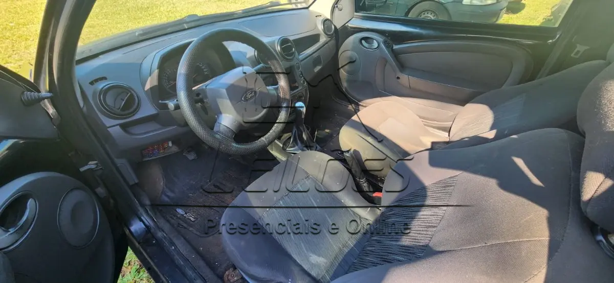 LOTE 001 - Ford Ka Flex, ano/modelo 2008/2009, cor preta, sem motor