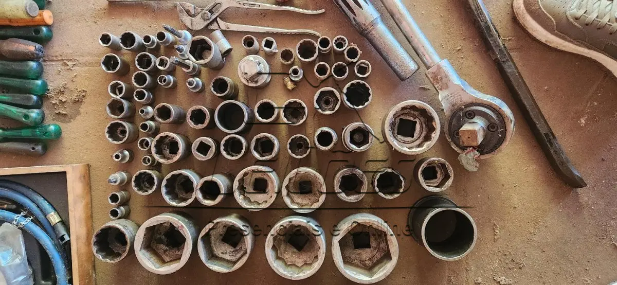 LOTE 124 - Diversas peças e ferramentas para oficina mecânica de caminhonetes e caminhões