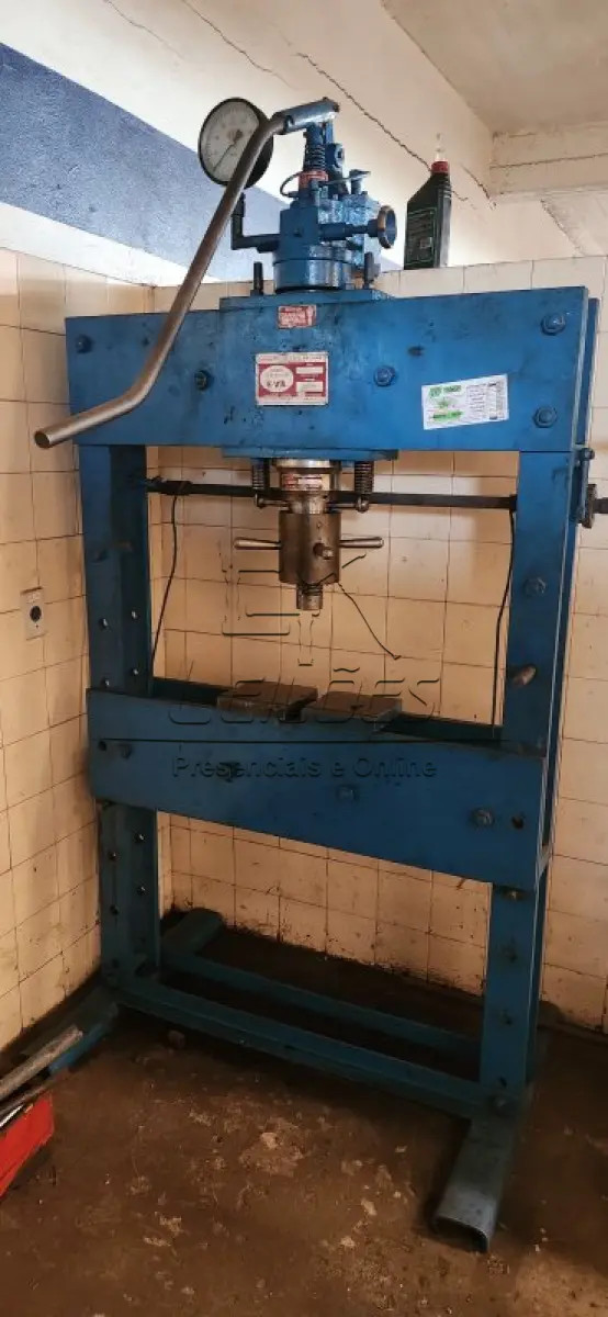LOTE 118 - Prensa hidráulica da marca EVA, 40 toneladas