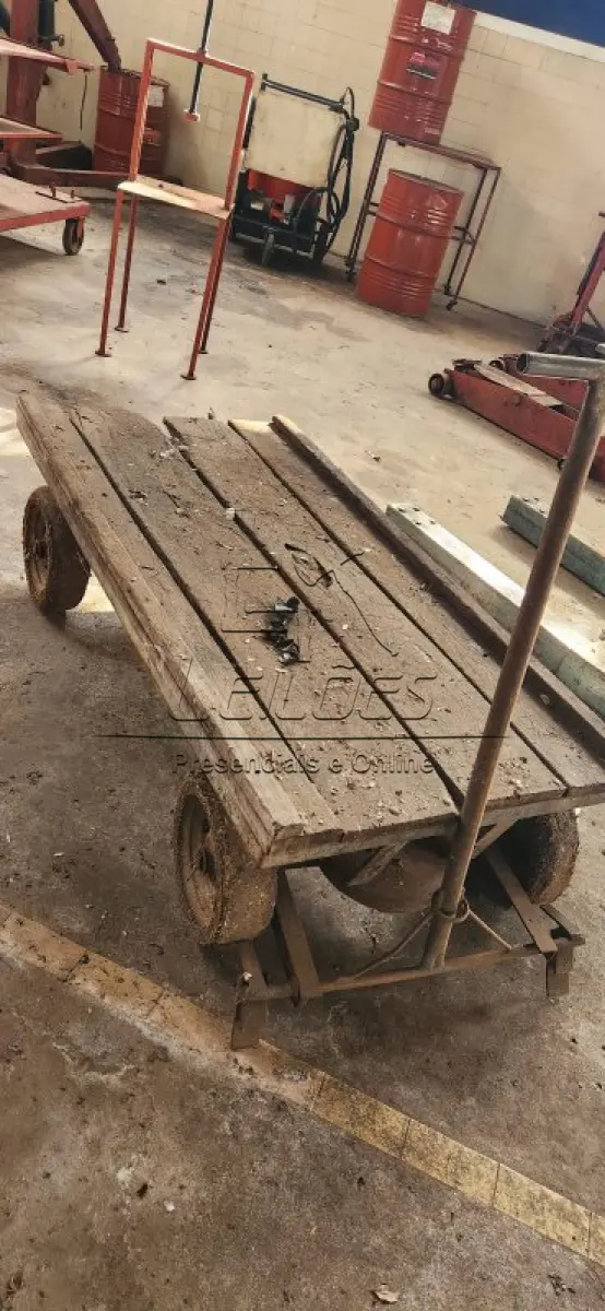 LOTE 126 - Diversos equipamentos e ferramentas para oficina mecânica