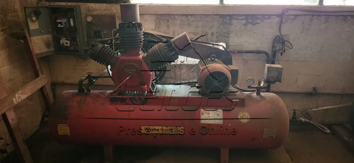LOTE 101 - Compressor de ar da marca Wayne com motor trifásico 7h