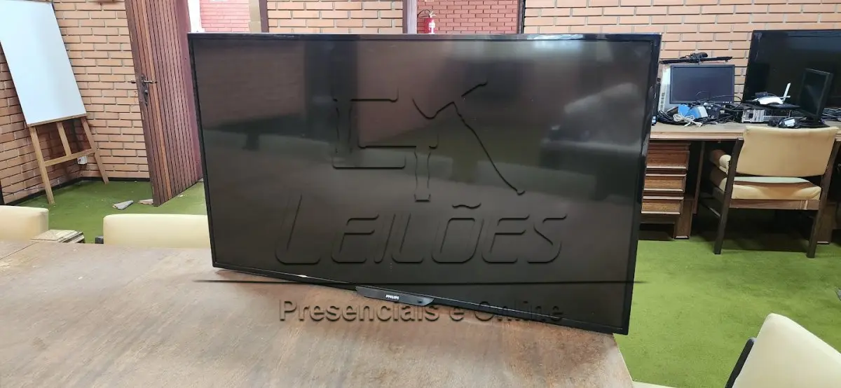 LOTE 040 - Televisor Philips 43 polegadas