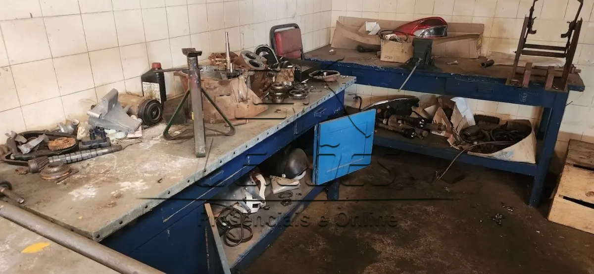 LOTE 126 - Diversos equipamentos e ferramentas para oficina mecânica