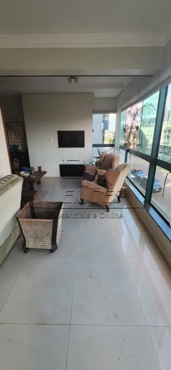 LOTE 001 - Apartamento 301, de frente, com a área privativa de 165,30m² e área real global de 230,30m², localizado no 3º pavimento do edifício “Residencial Victória Garden”, 269, na Avenida Pátria, nesta cidade de Carazinho. Matrícula 32038.