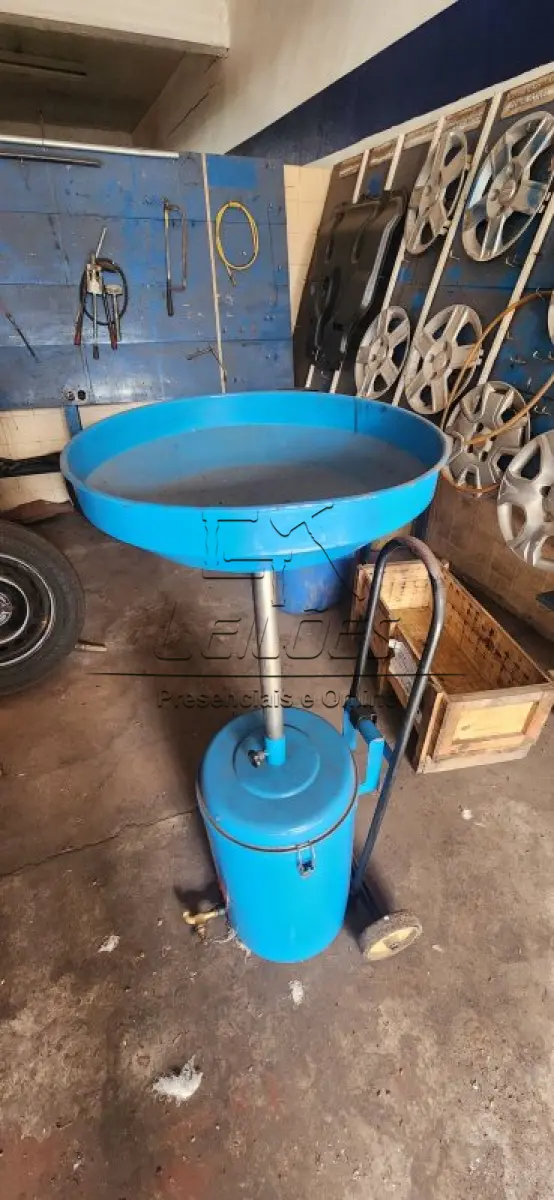 LOTE 126 - Diversos equipamentos e ferramentas para oficina mecânica