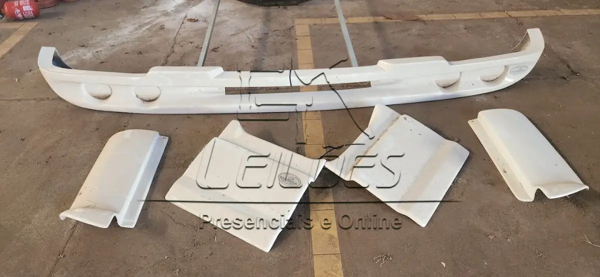 LOTE 143 - Acessório (spoiler e combo anti-furto) para caminhão Ford