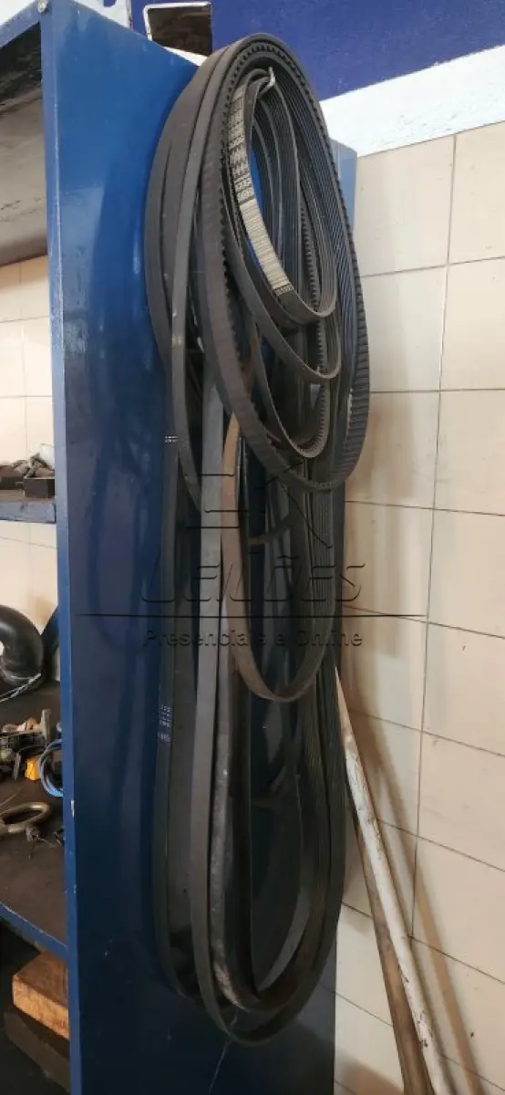LOTE 126 - Diversos equipamentos e ferramentas para oficina mecânica
