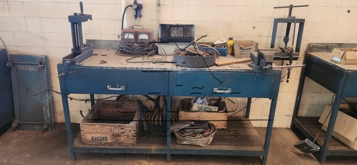 LOTE 126 - Diversos equipamentos e ferramentas para oficina mecânica