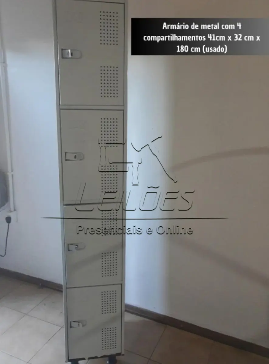 LOTE 028 - 01 armário em metal, com 4 compartimentos