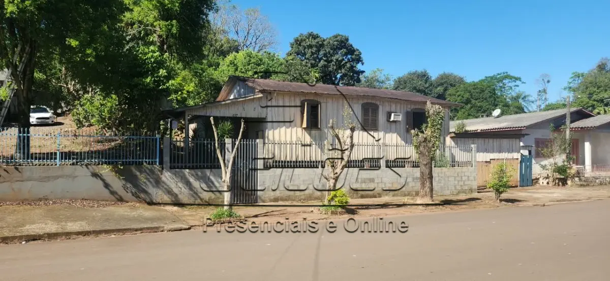 LOTE Único - Lote urbano sob nº 03 da quadra 05 com a área de 920m², com uma casa de madeira, sito na Avenida Rio Branco, 417, na cidade de Vicente Dutra/RS. Matrícula nº 3439 do RI de Vicente Dutra