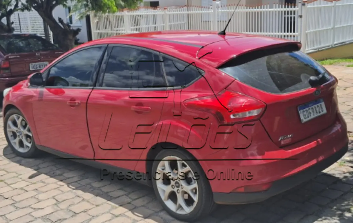 LOTE 001 - Automóvel FORD FOCUS SE, 1.6, ano/modelo 2016/2016, cor vermelha