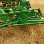 CONJUNTO DE 02 PLANTADEIRAS JHON DEERE E ACOPLADOR DUAL TANDEM SILTEC. PLANTADEIRAS À VACUO, MODELO 1109, ANO 2017, NO TOTAL DE 18 LINHAS, PANTOGRÁFICAS, COM DISCO DE CORTE E SULCADOR, RODADO DUPLO, EM BOM ESTADO DE CONSERVAÇÃO.