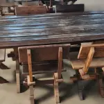 MESA DE MADEIRA COM 06 CADEIRAS