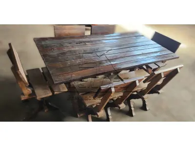 Mesa de madeira com 06 cadeiras