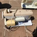 DIVERSAS MÁQUINAS DE COSTURA, DESCRITAS E CARACTERIZADAS NO EDITAL.