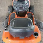 TRATOR CORTADOR DE GRAMA HUSQVARNA TS 142, ANO 2022, EM EXCELENTE ESTADO DE CONSERVAÇÃO