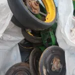 PLANTADEIRA DA MARCA JHON DEERE, MODELO 1109, À VÁCUO, ANO 2017, PANTOGRÁFICA, COM DISCO DE CORTE  E SULCADOR, RODADO DUPLO EM EXCELENTE ESTADO DE CONSERVAÇÃO E FUNCIONAMENTO.
