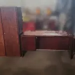 CONJUNTO DE MÓVEIS PARA ESCRITÓRIO, EM MADEIRA NOBRE