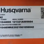 TRATOR CORTADOR DE GRAMA HUSQVARNA TS 142, ANO 2022, EM EXCELENTE ESTADO DE CONSERVAÇÃO