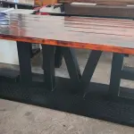 MESA ARTESANAL EM FERRO FUNDIDO E MADEIRA